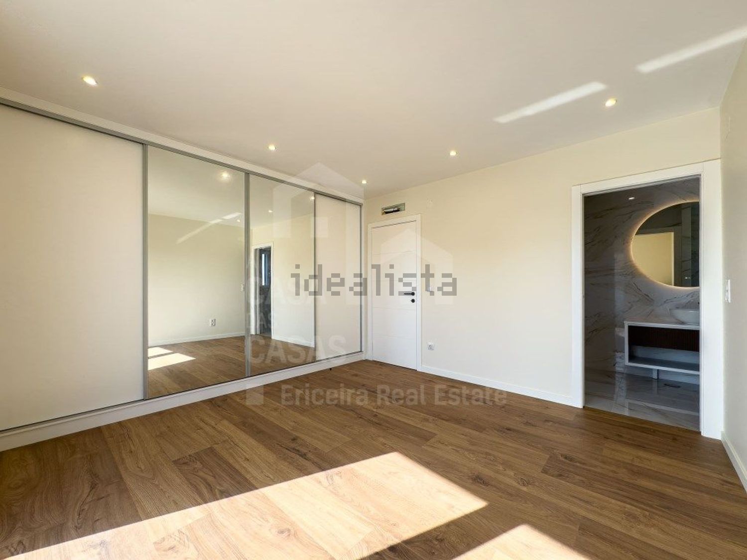 小楼房或独栋别墅出售在Encarnação - 居住