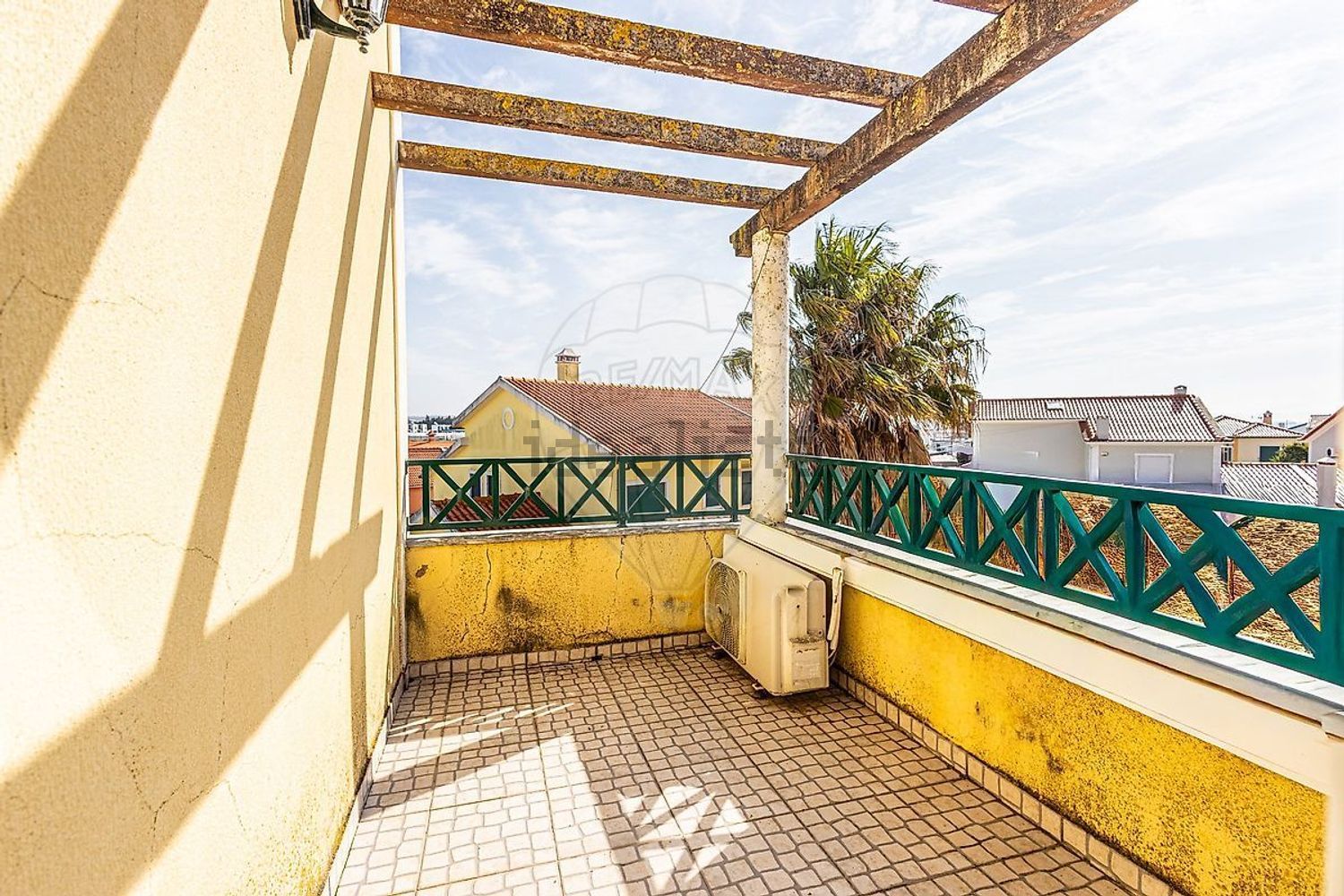 小楼房或独栋别墅出售在Rua das Flores - 阳台