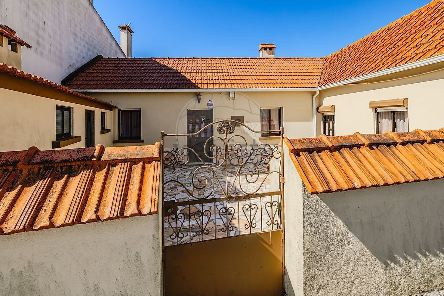 小楼房或独栋别墅出售在Rua do Rio Velho - 外立面