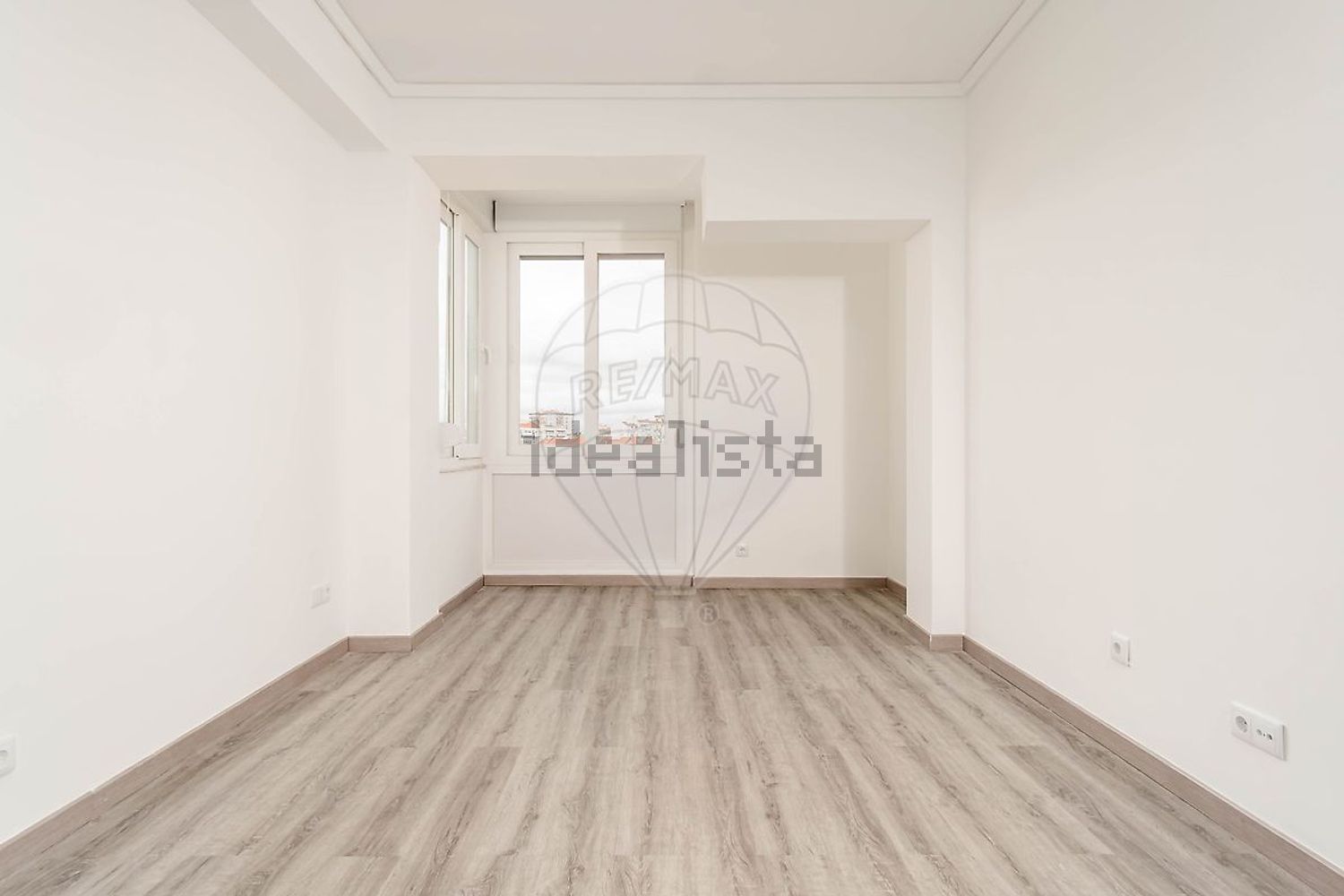 公寓 t3出售在Praça Rainha Santa - 居住