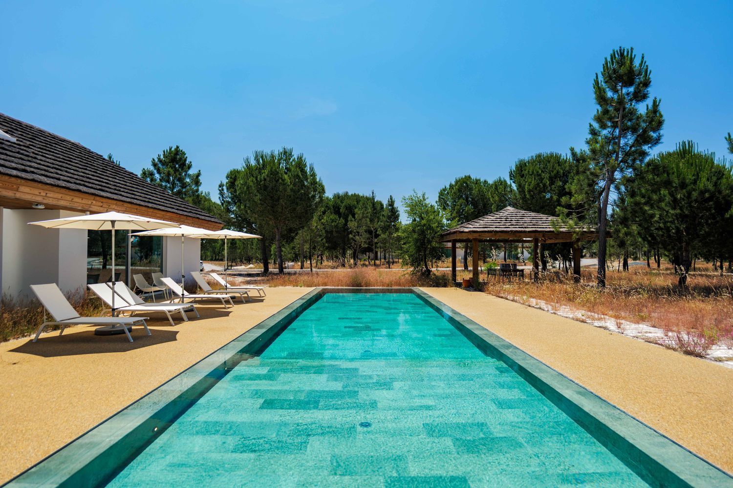 小楼房或独栋别墅出售在Estrada de Bicas - 游泳池