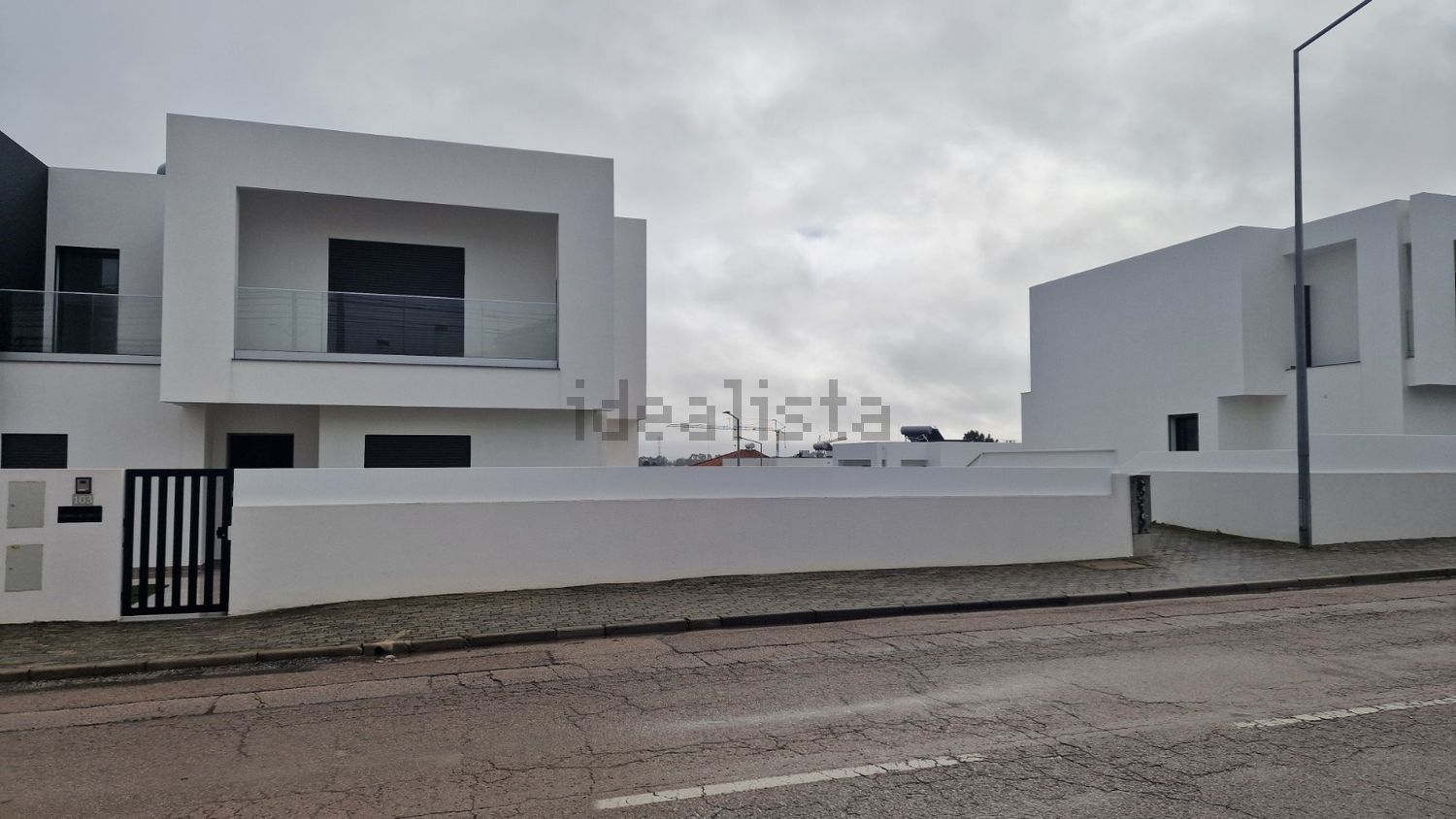 小楼房或独栋别墅出售在Rua Infante Dom Henrique, 79 - 外立面