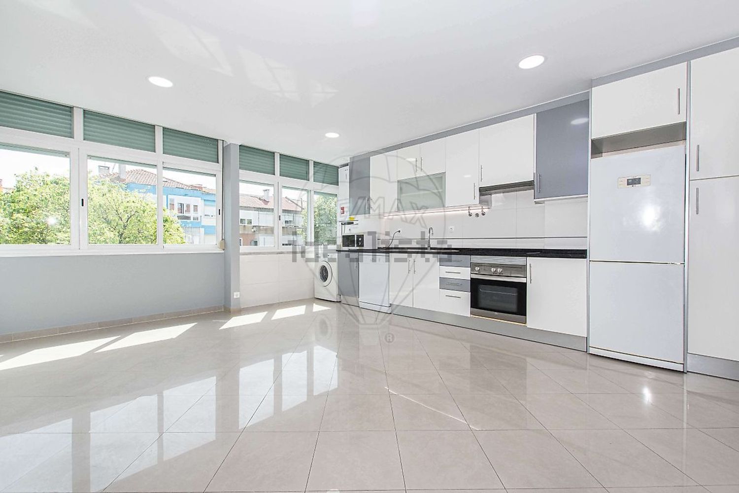 公寓 t2出售在Rua António Apolinário da Silva - 厨房