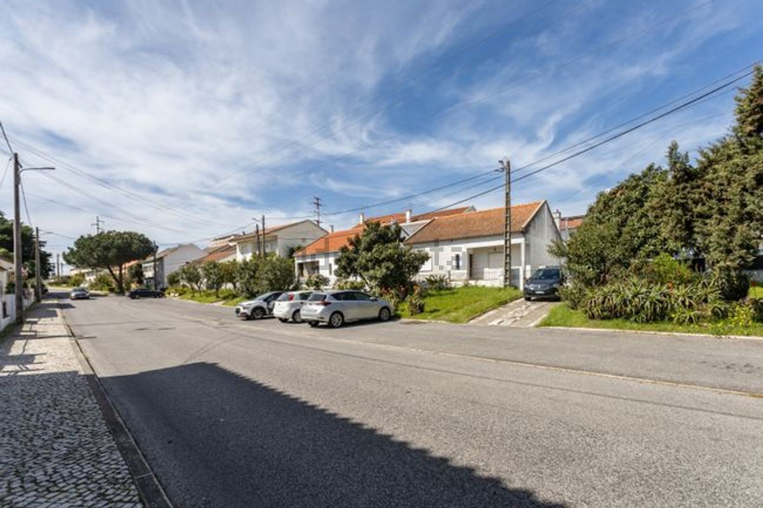 小楼房或独栋别墅出售在Rua Padre Cruz - 外立面