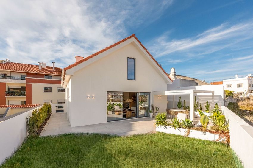 小楼房或独栋别墅出售在Avenida António Garcia de Castro