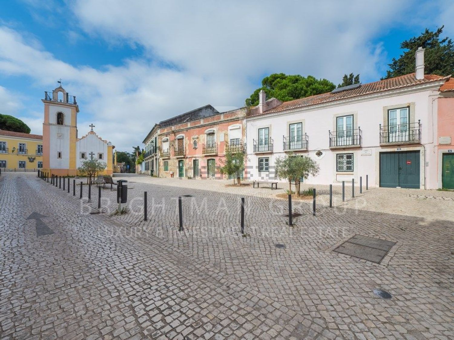 小楼房或独栋别墅出售在Carriche - Hospital das Forças Armadas - 外立面