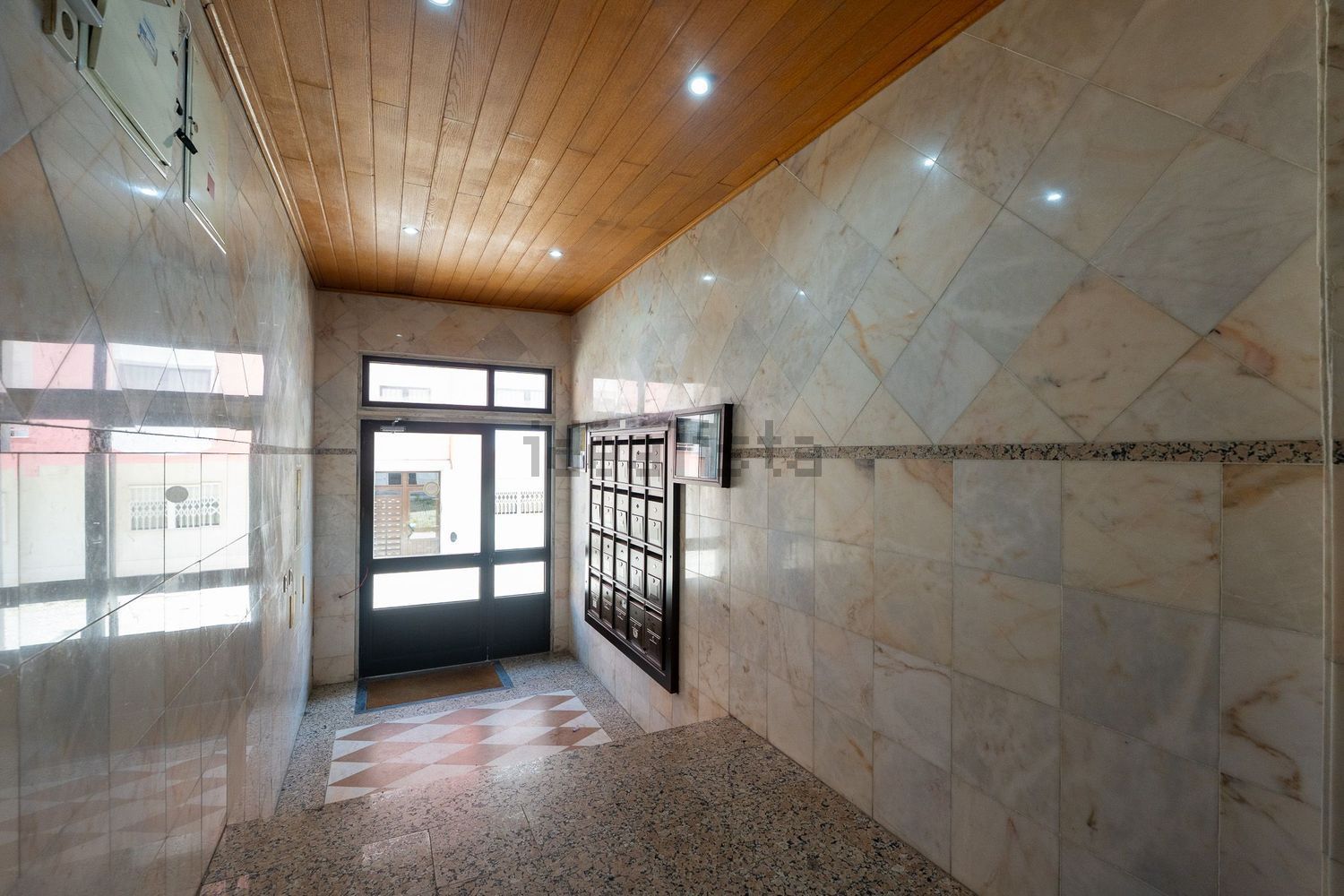 公寓 t2出售在Praça Salgueiro Maia, 10 - 门廊