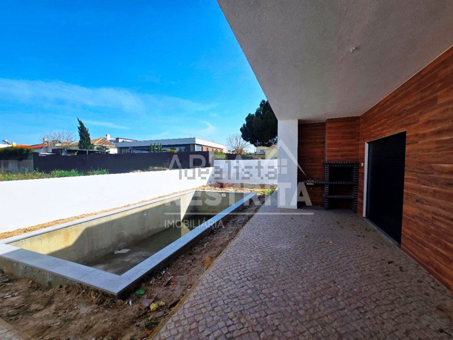 小楼房或独栋别墅出售在Rua Nova da Jardia - 游泳池