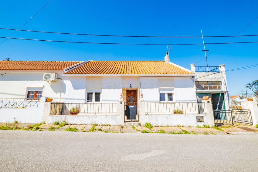 小楼房或独栋别墅出售在Rua General Humberto Delgado, 6