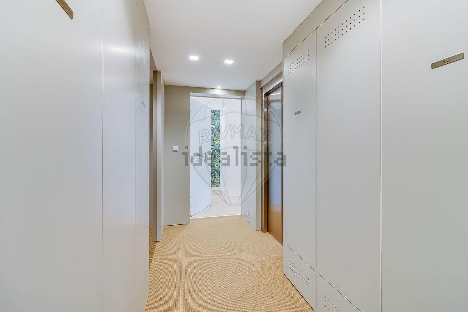 出租公寓 t2在Estrada Desvio - 过道