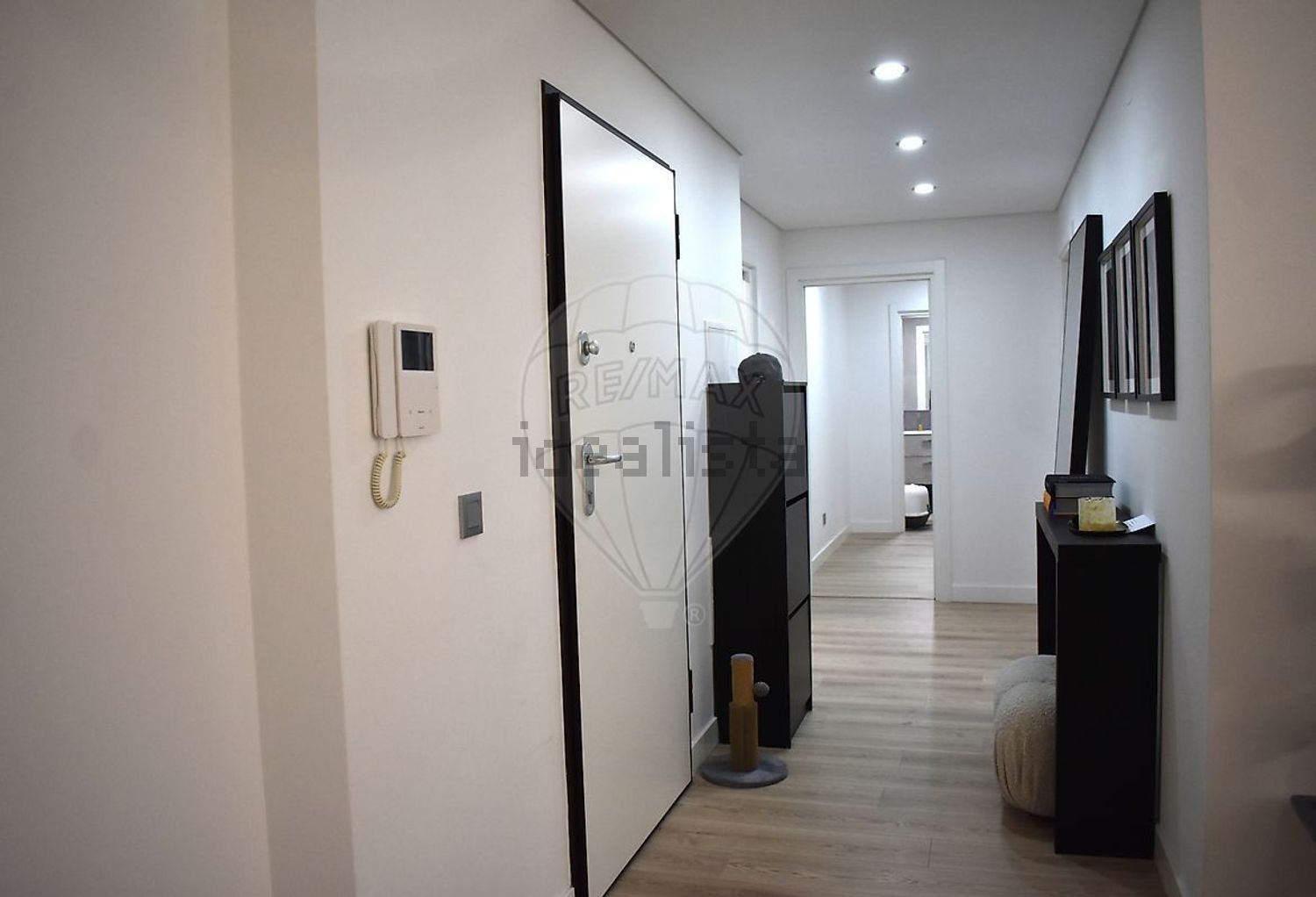 公寓 t2出售在Rua Gago Coutinho e Sacadura Cabral - 过道