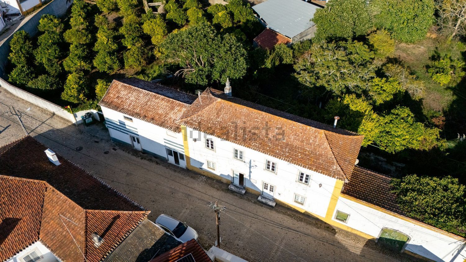 小楼房或独栋别墅出售在Rua Direita - 外立面