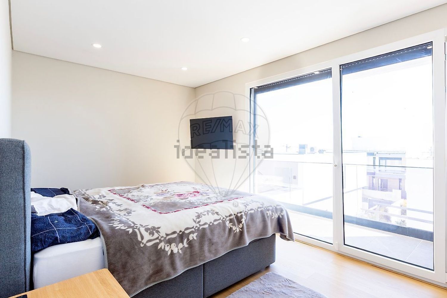 小楼房或独栋别墅出售在Rua e - 卧室