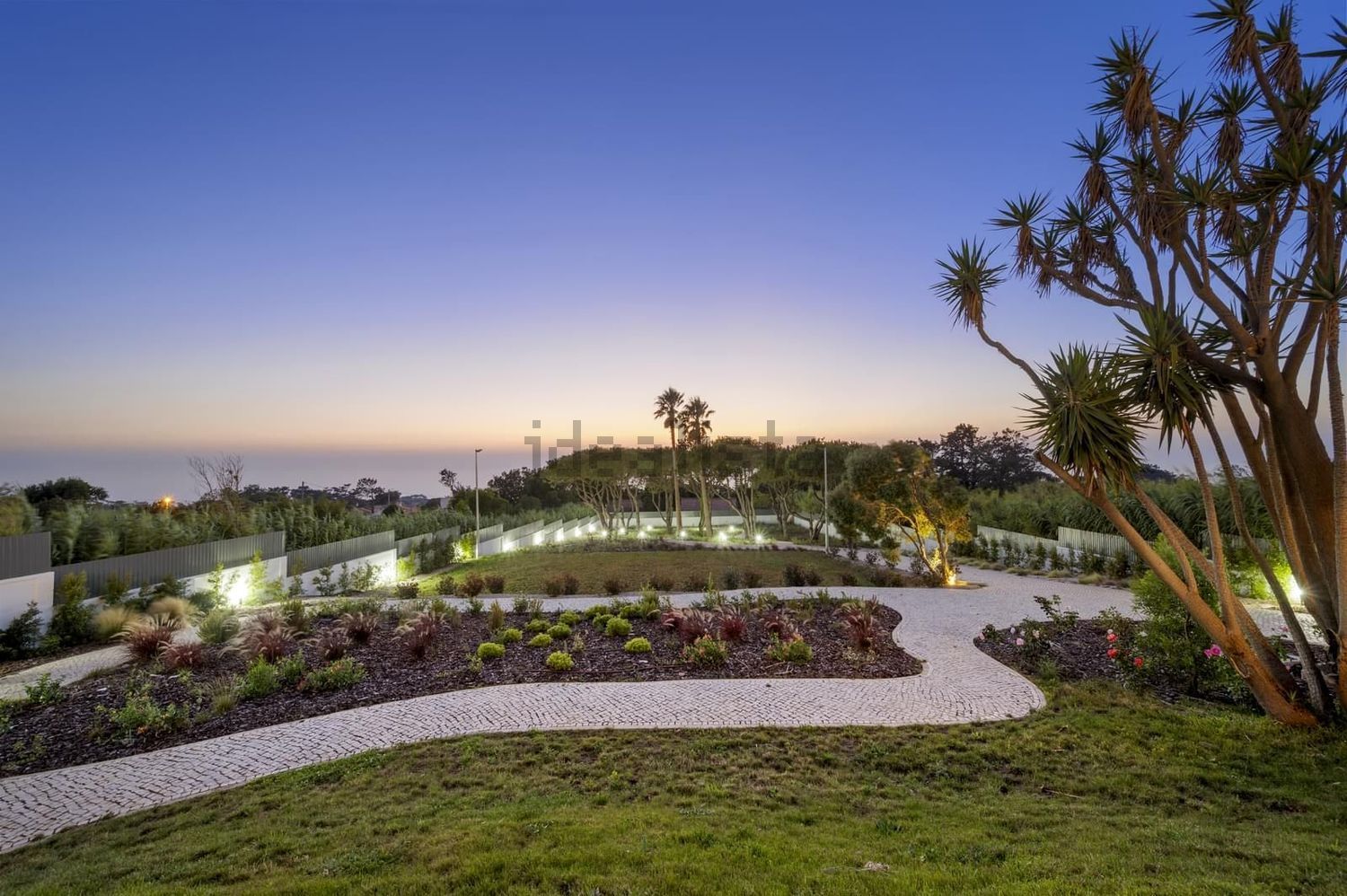 小楼房或独栋别墅出售在Beco do Algarvio - 花园