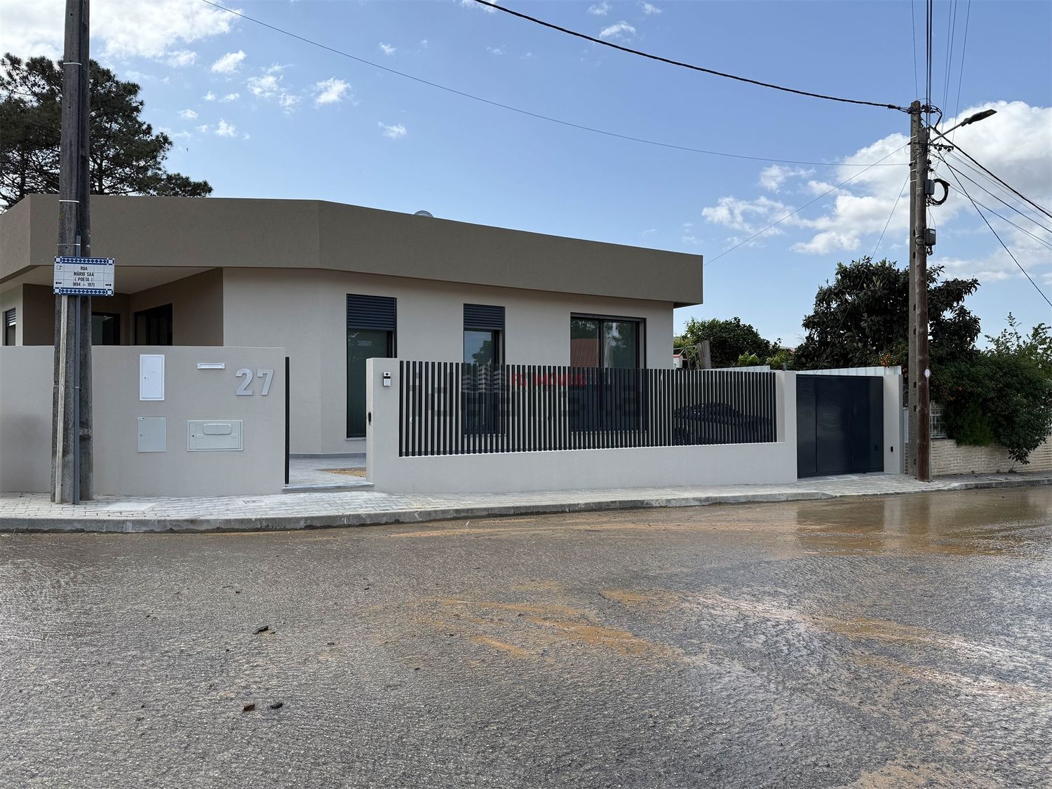 小楼房或独栋别墅出售在Rua das Olaias - 视线