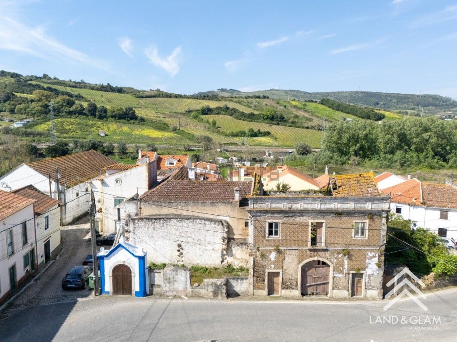 小楼房或独栋别墅出售在Avenida 25 de Abril - 外立面