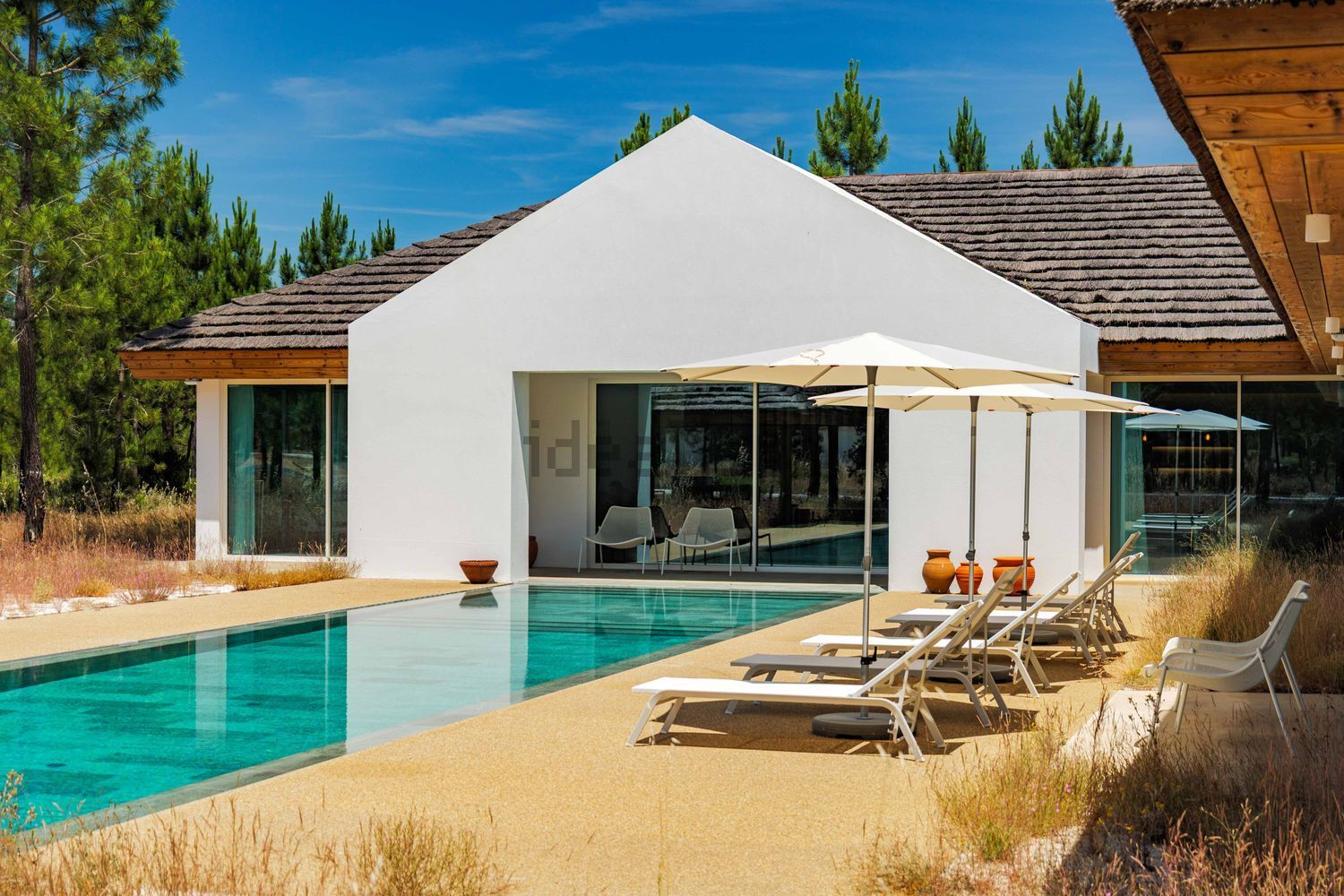 小楼房或独栋别墅出售在Estrada de Bicas - 游泳池