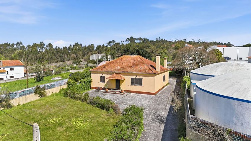 小楼房或独栋别墅出售在Rua do Bairro Novo