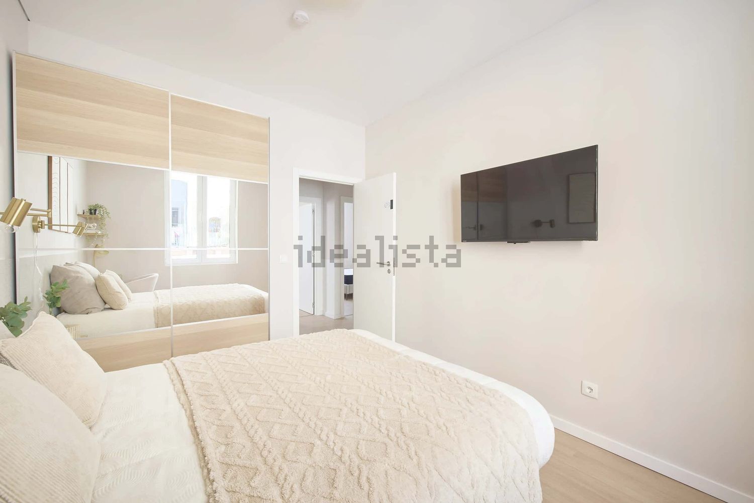 出租房间在Largo Vitorino Damásio, 2 - 卧室