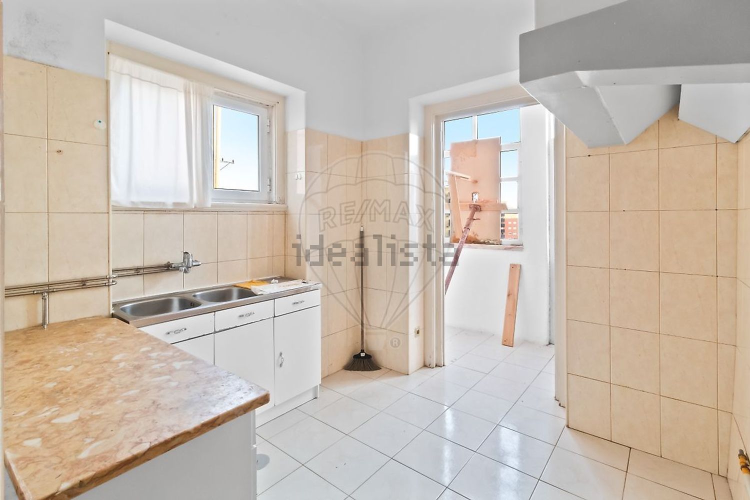 公寓 t2出售在Praça Aires de Ornelas - 厨房