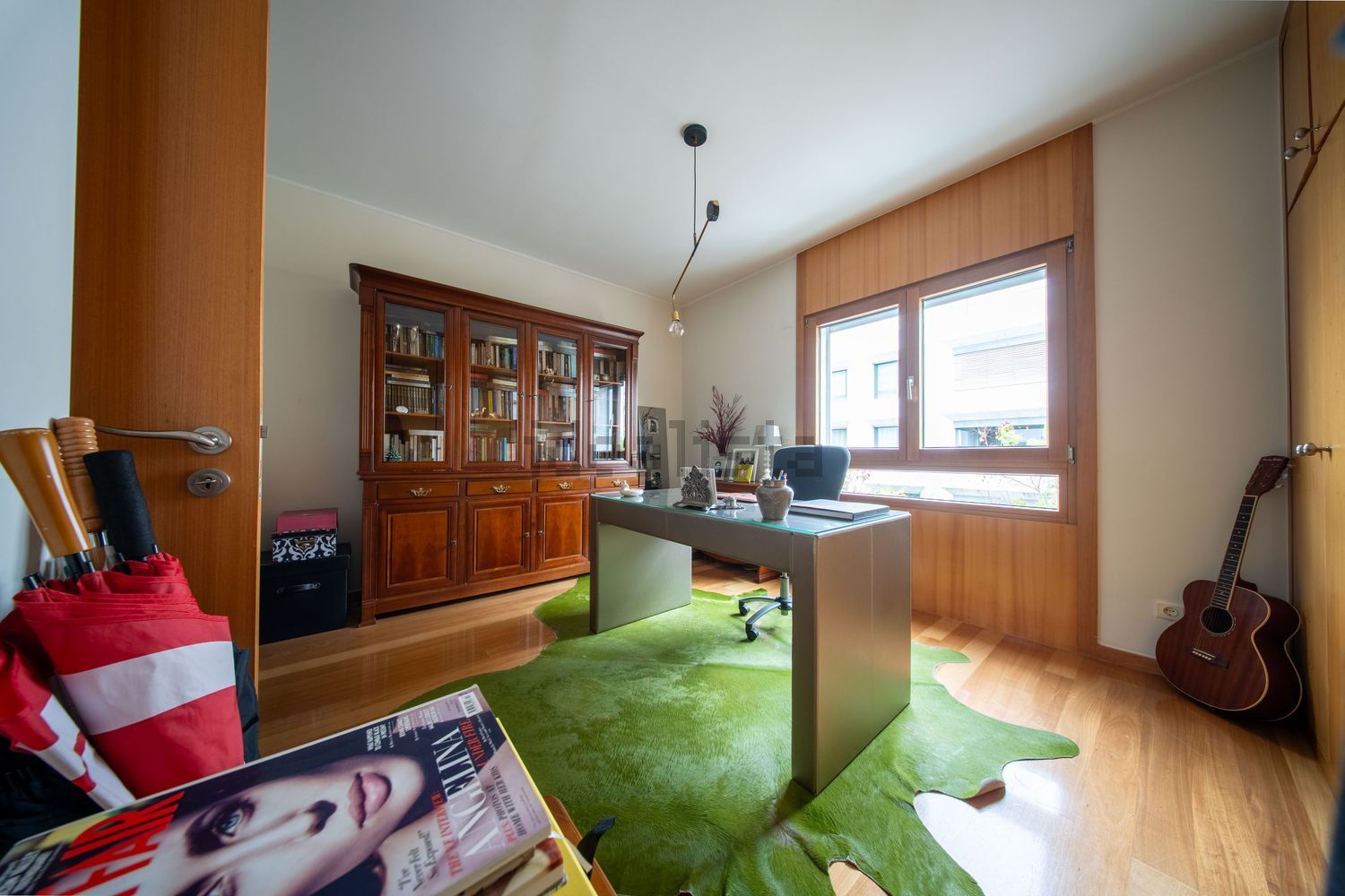 公寓 t4出售在Rua da Nau Catrineta, 1 - 办公室