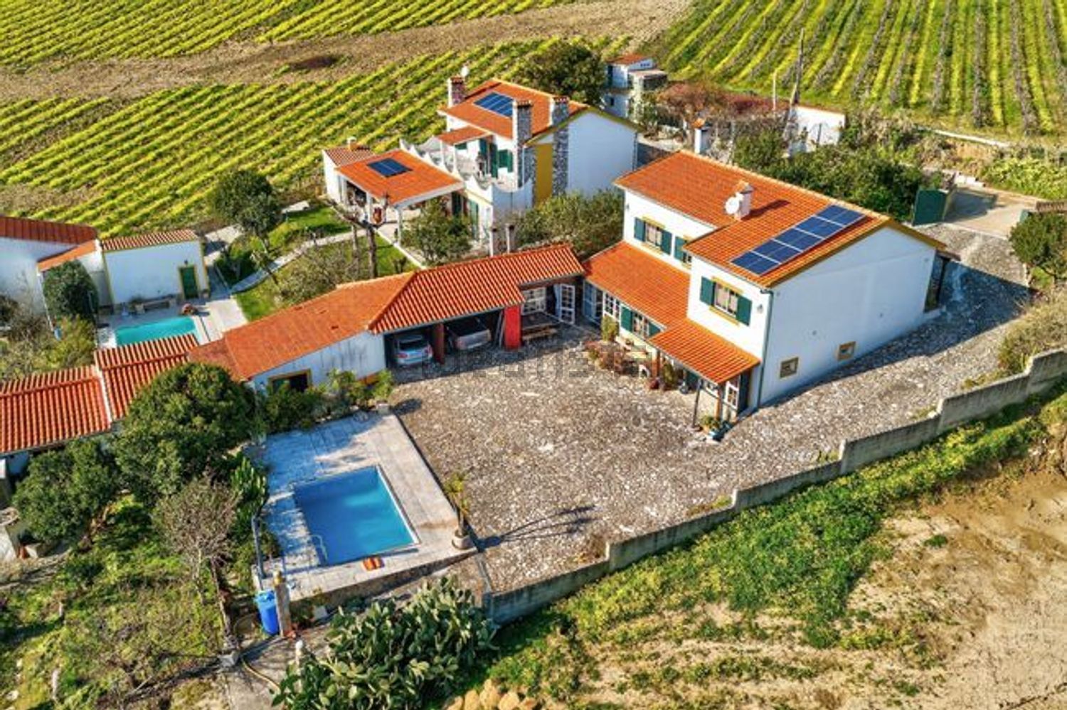 小楼房或独栋别墅出售Sobreiros s/n - 游泳池