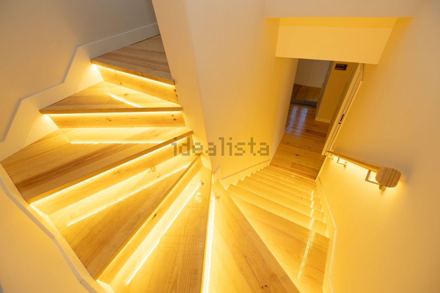 双拼别墅出售在Avenida Doutor Leão de Oliveira - 楼梯