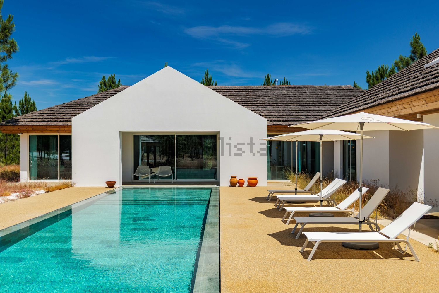 小楼房或独栋别墅出售在Estrada de Bicas - 游泳池