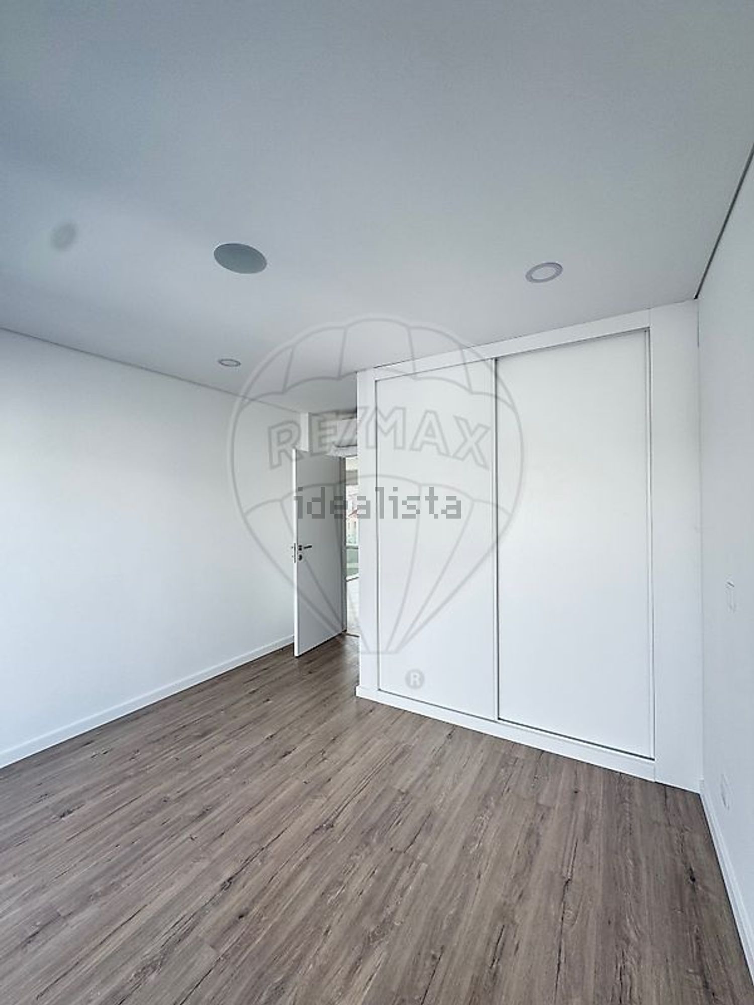 小楼房或独栋别墅出售在Alameda Miguel Torga - 居住