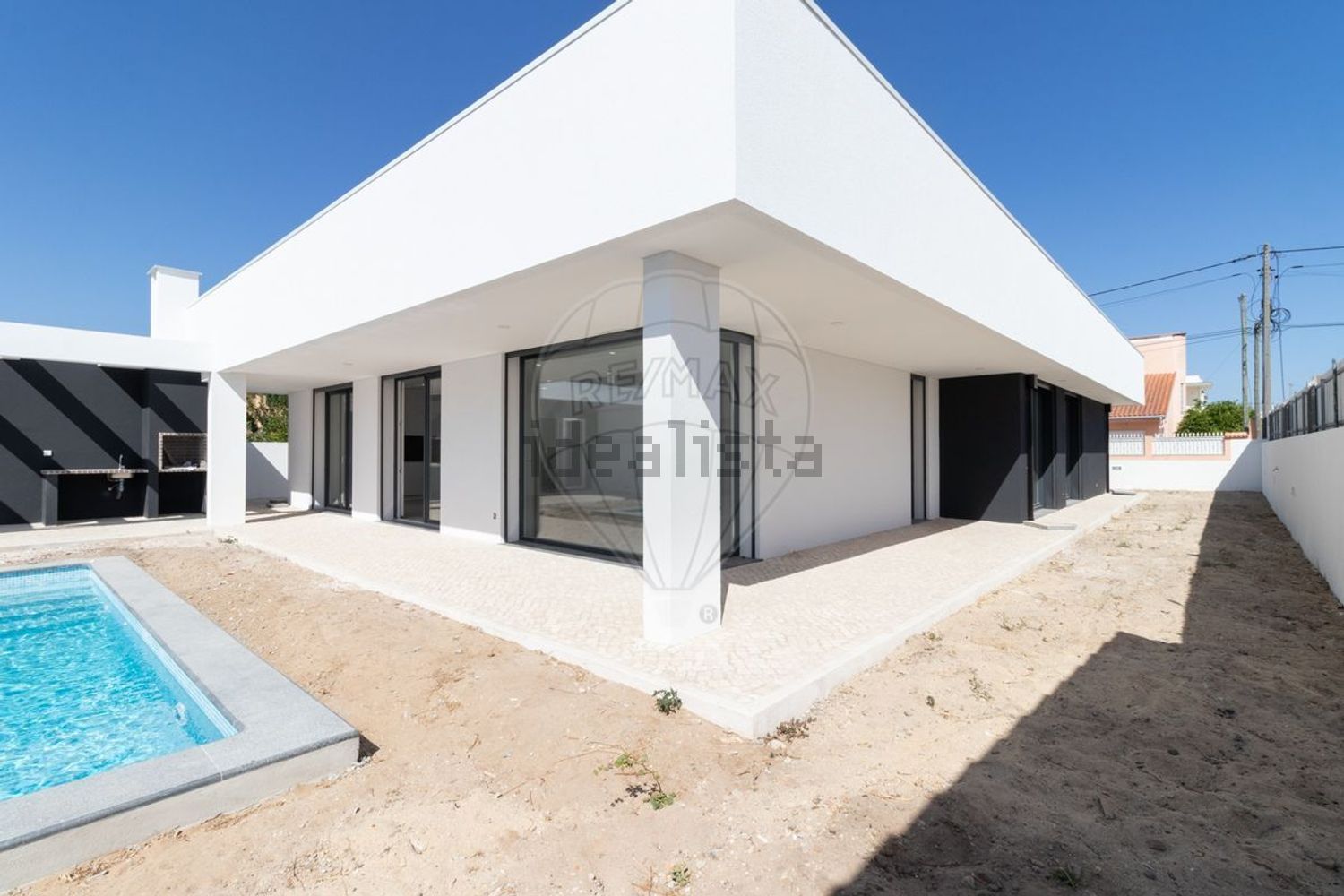 小楼房或独栋别墅出售在Rua Aquilino Ribeiro - 外立面