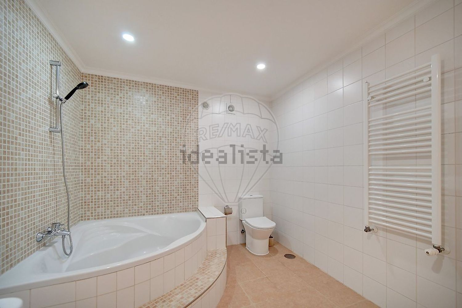 小楼房或独栋别墅出售在São Quintino - 卫生间