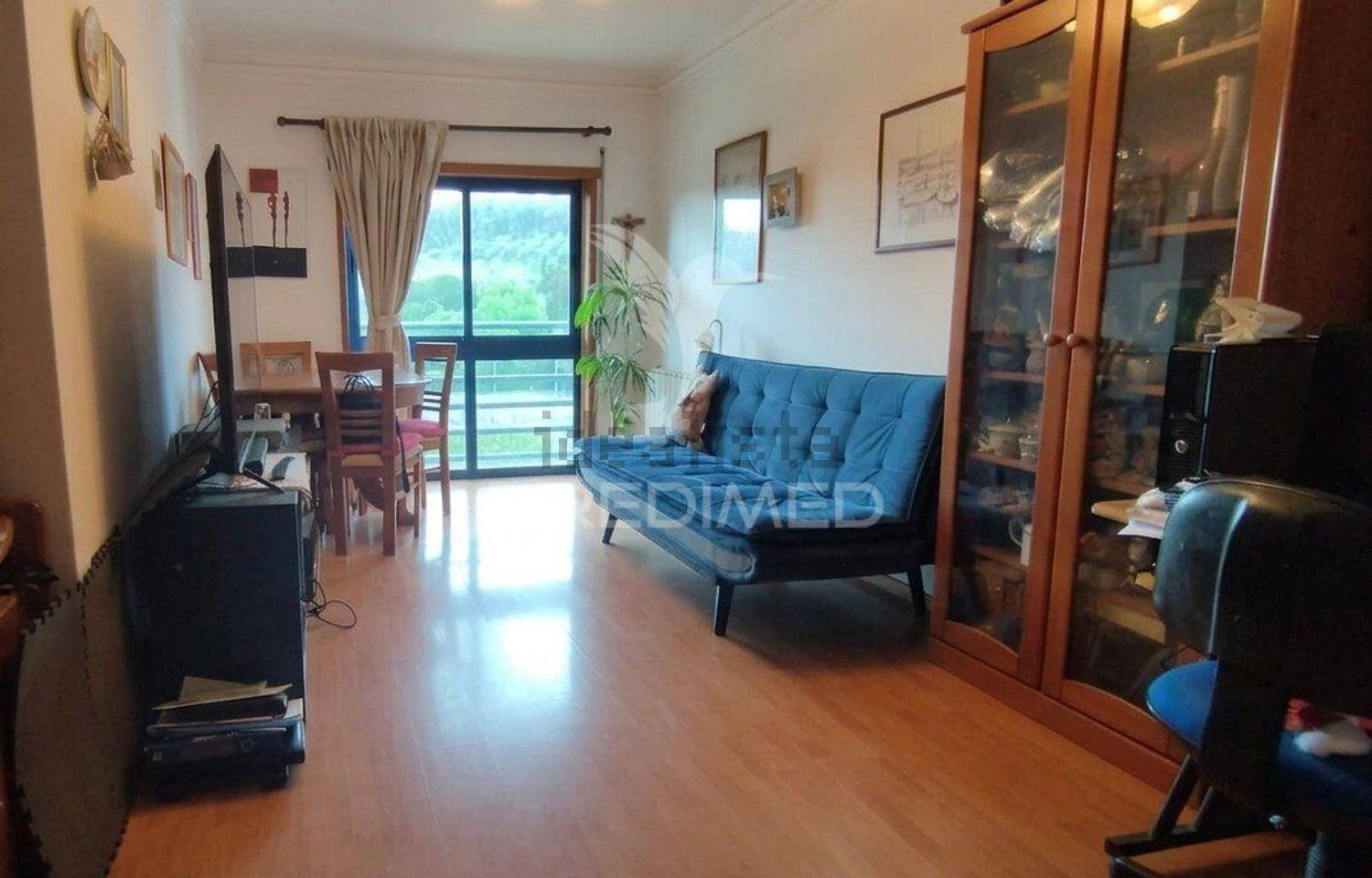 公寓 t2出售在Santo António dos Cavaleiros e Frielas - 客厅