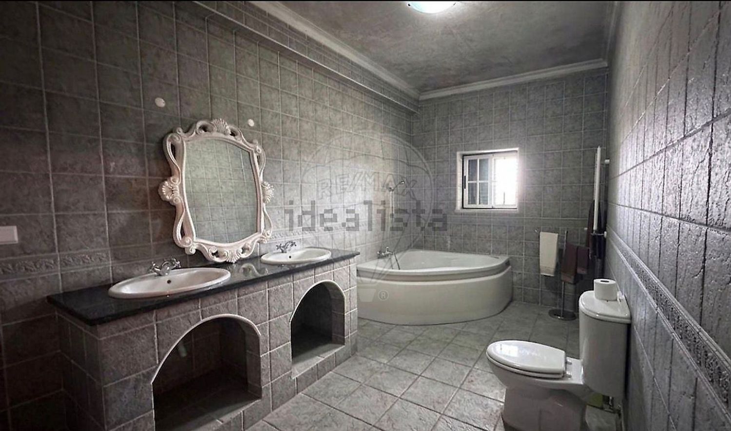 小楼房或独栋别墅出售在Rua do Sol - 卫生间