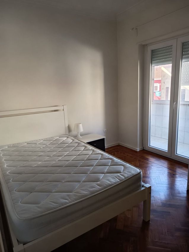 出租房间在Rua Elias Garcia, 158