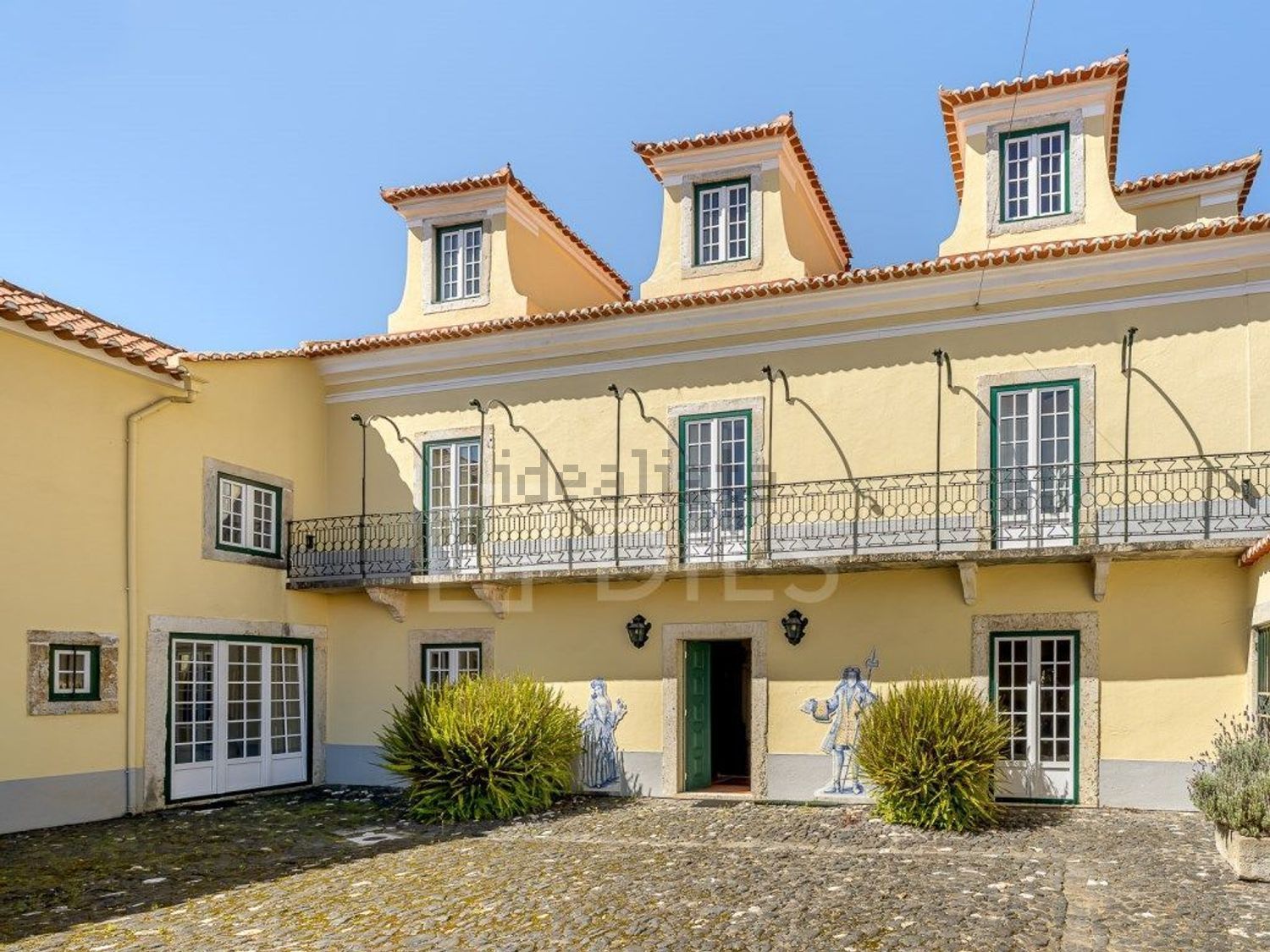 小楼房或独栋别墅出售在Rua Norte - 外立面