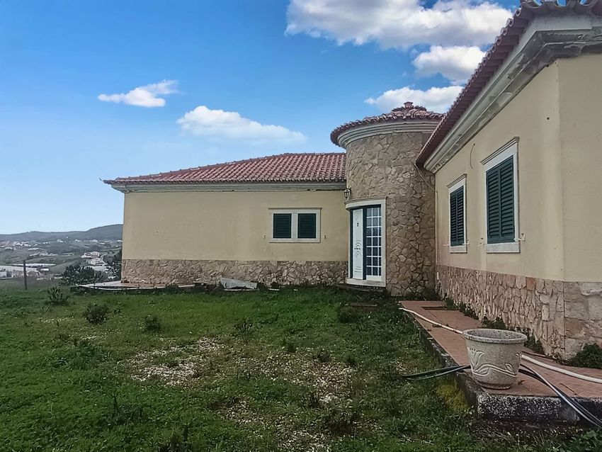 小楼房或独栋别墅出售在Caminho dos Reguengos