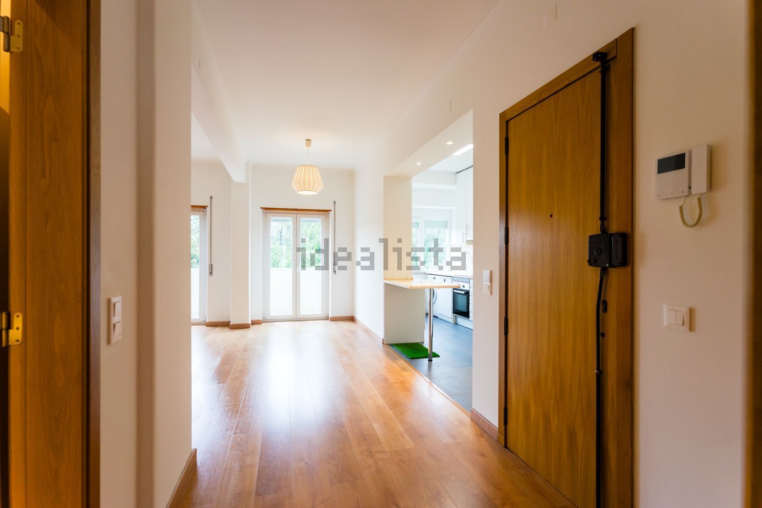 出租公寓 t2在Rua Luís Pastor de Macedo - 客厅