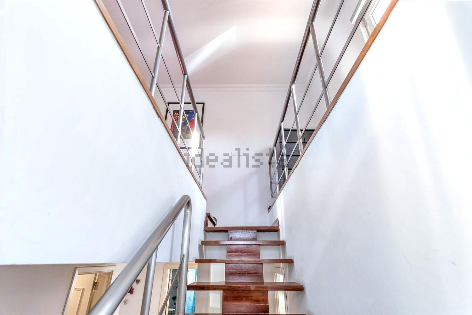 小楼房或独栋别墅出售在Rua dos Pintassilgos, 3 - 楼梯