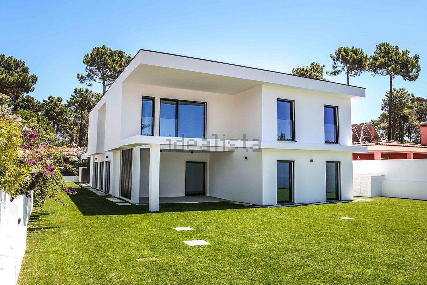 小楼房或独栋别墅出售在Avenida Pinhal do Arneiro - 外立面