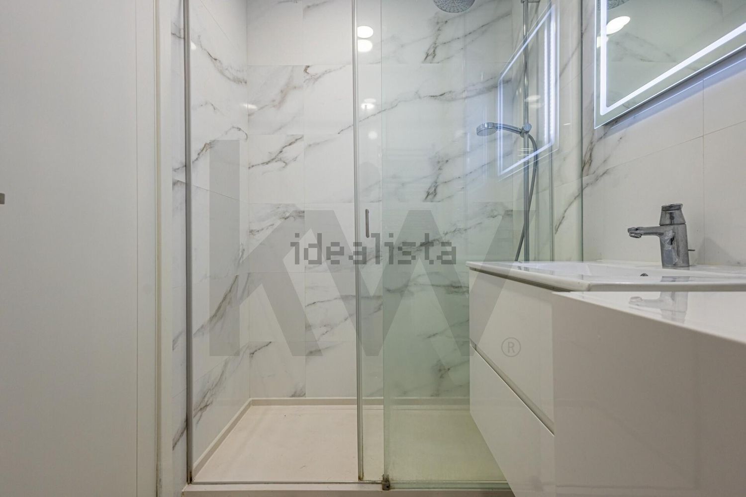 出租公寓 t2在Avenida Amália Rodrigues, 11 - 卫生间