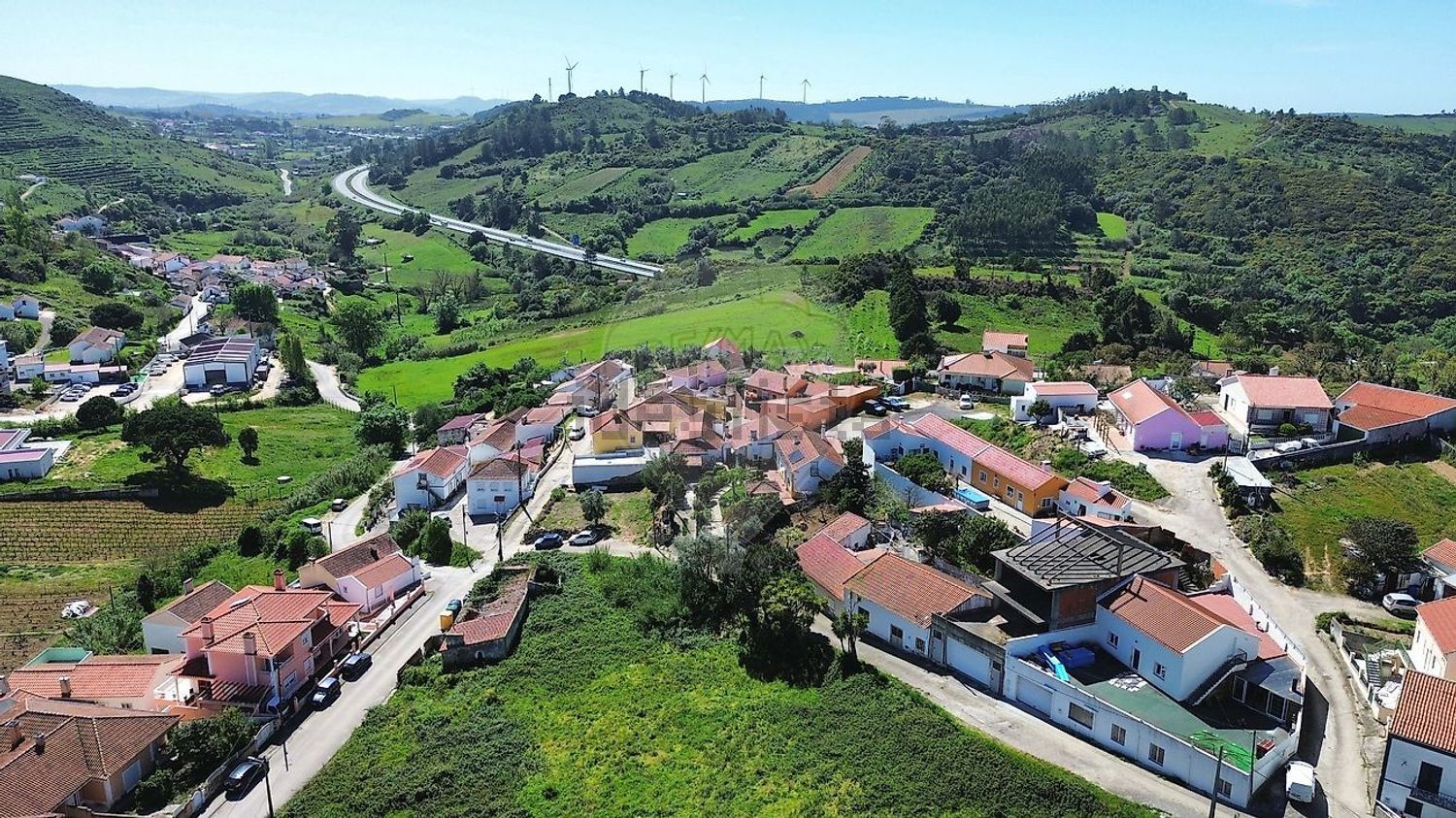 小楼房或独栋别墅出售在Rua das Adegas - 照片