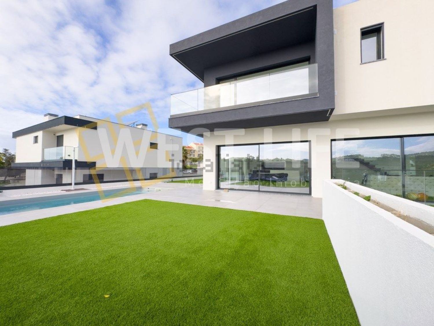 小楼房或独栋别墅出售在Centro - 游泳池