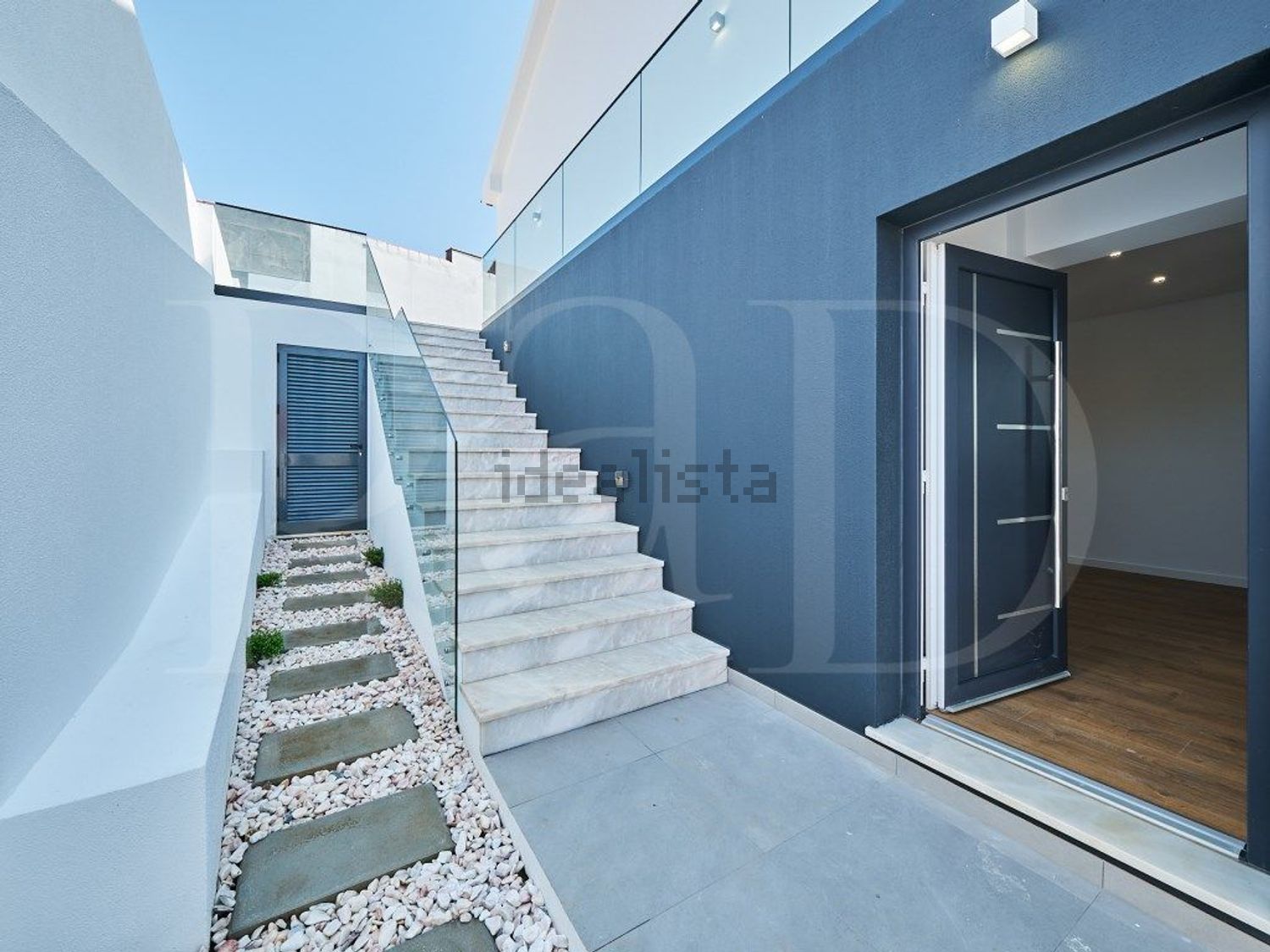 小楼房或独栋别墅出售在Rua do Massapêz, 43 - 单人公寓