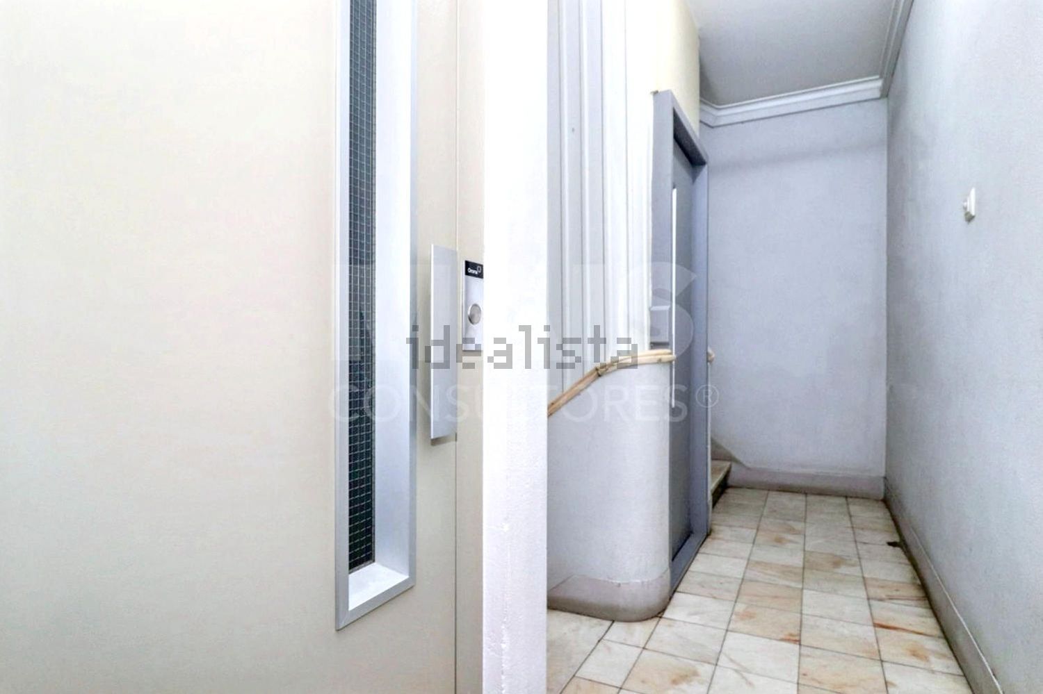 公寓 t2出售在Rua Alexandre Ferreira - 过道