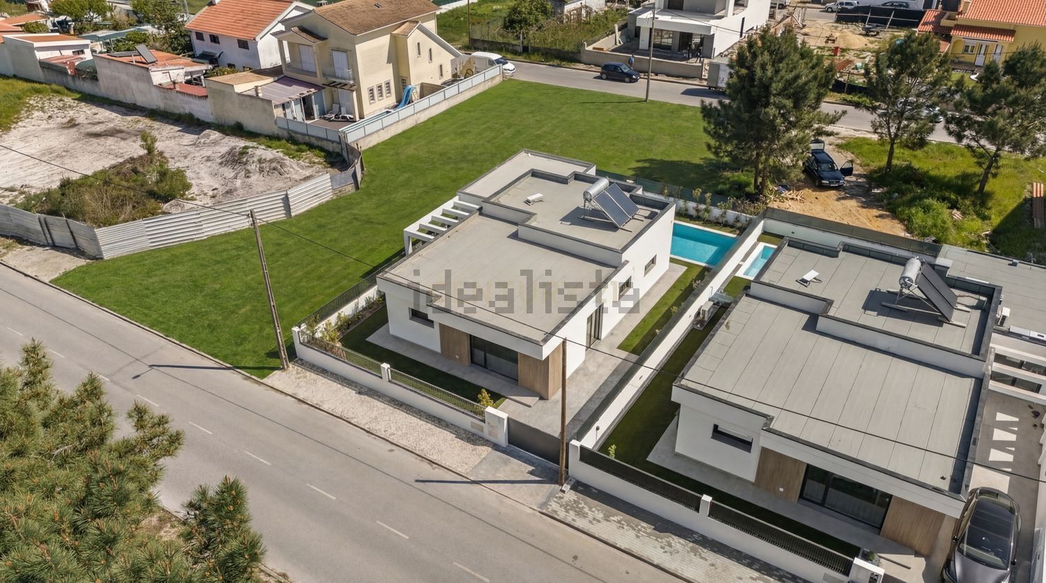 小楼房或独栋别墅出售在Avenida 5 de Outubro, 432 - 游泳池