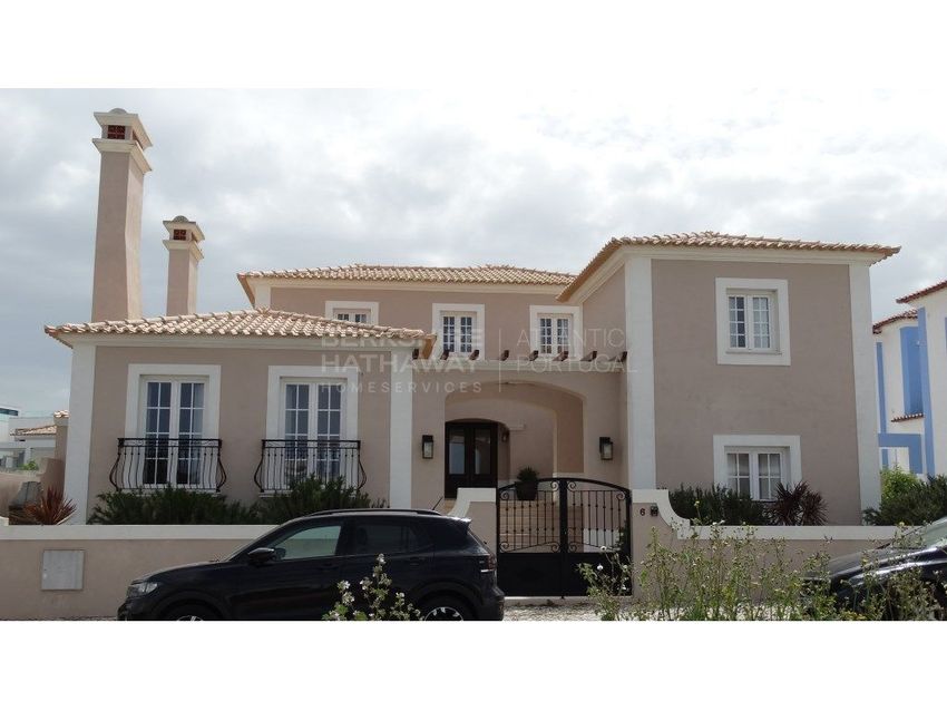 小楼房或独栋别墅出售在Porto Covo