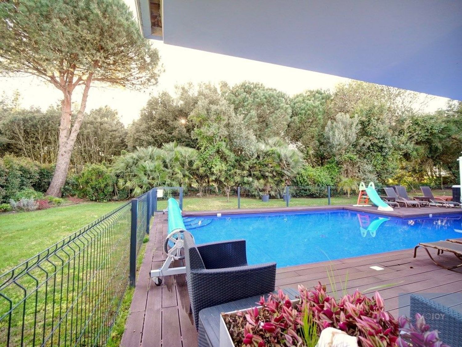 出租小楼房或独栋别墅在Rua Mato da Mina, 41 - 游泳池