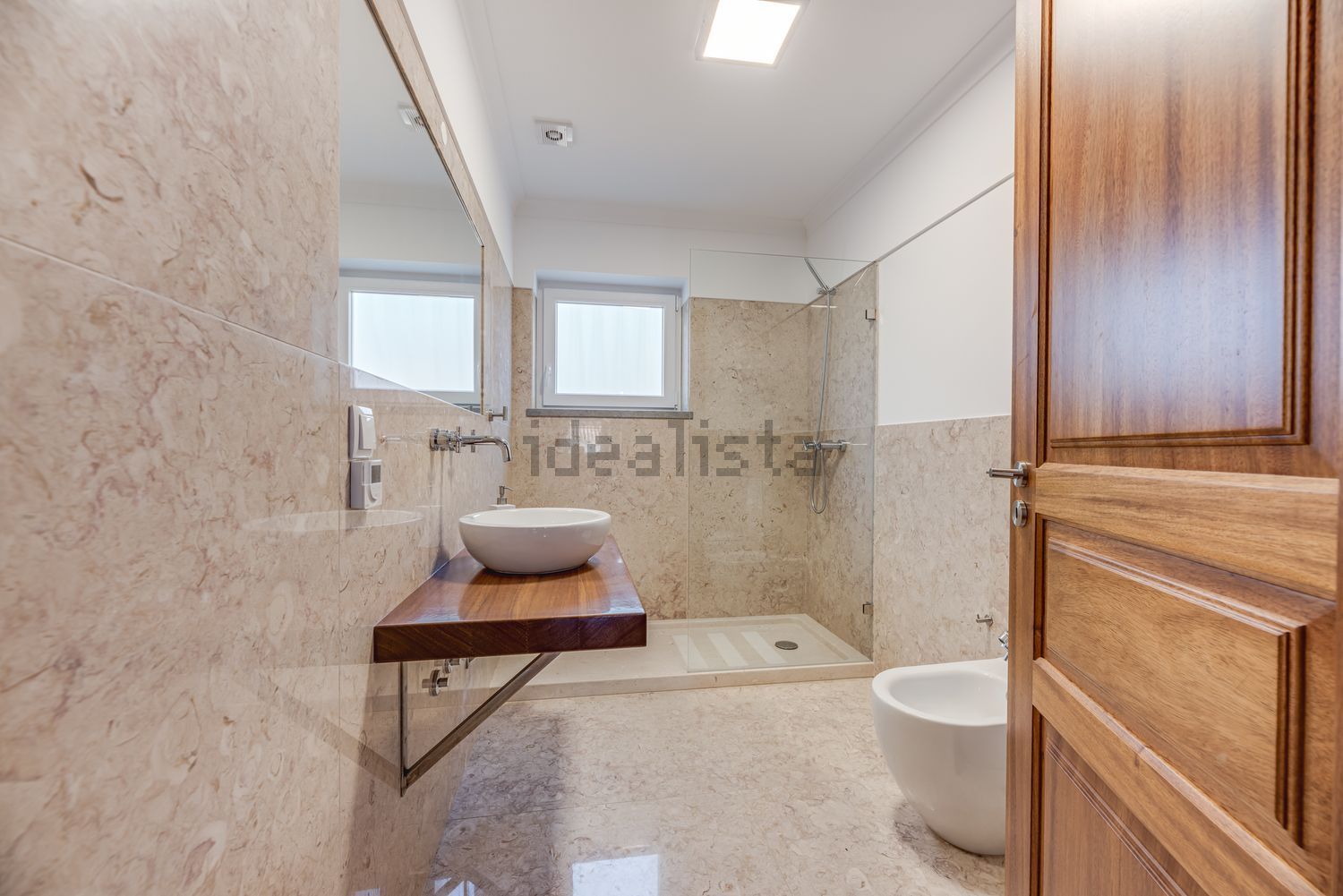 小楼房或独栋别墅出售在Caminho do Rio Touro - 卫生间