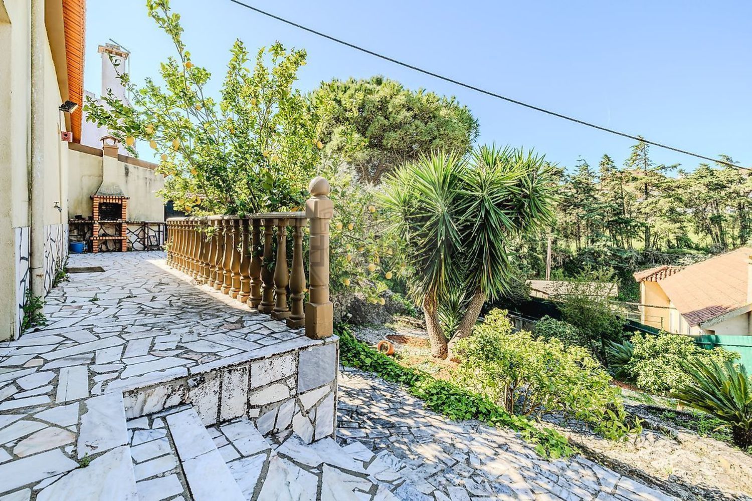 小楼房或独栋别墅出售在Rua do Rio Velho - 花园