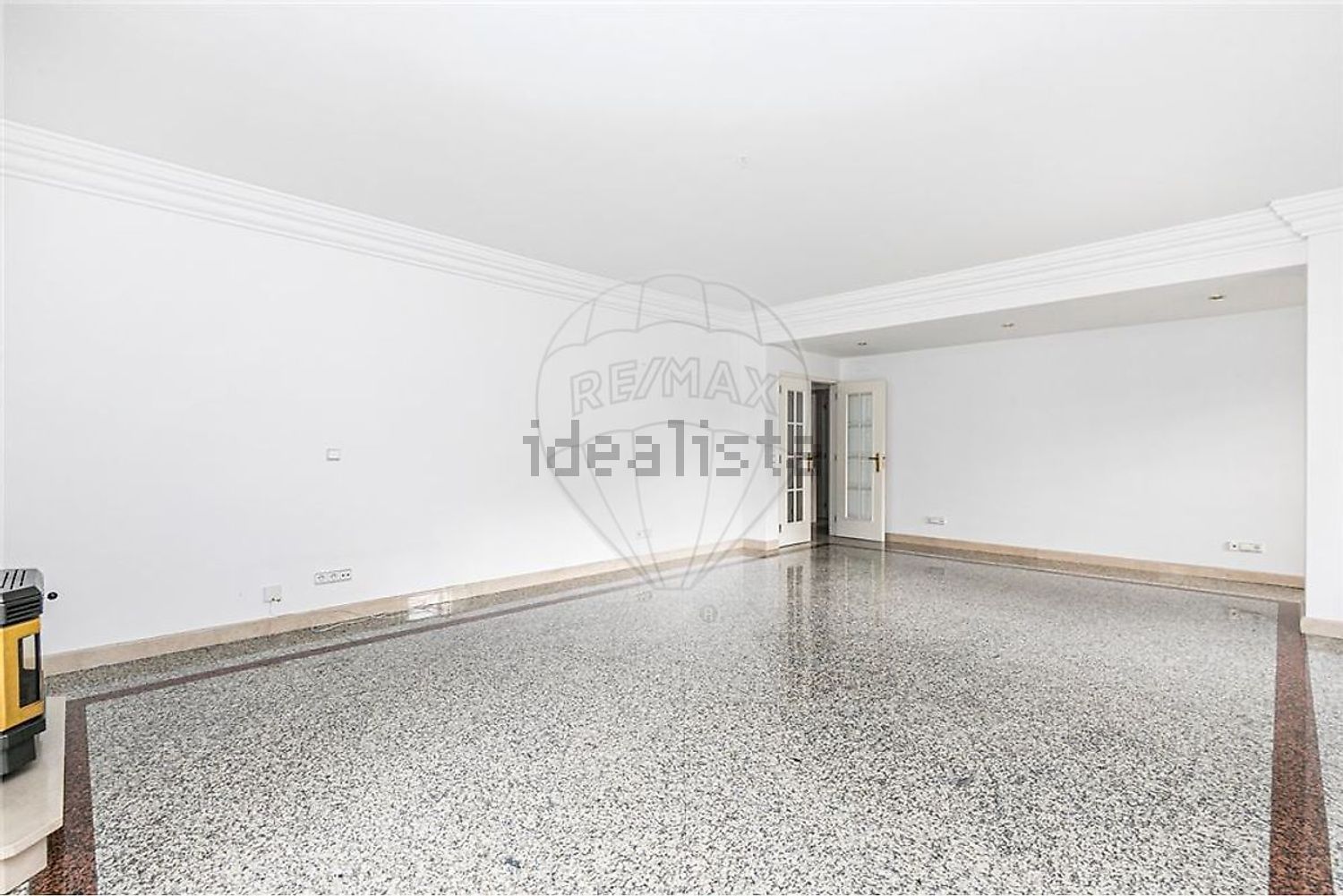 出租公寓 t4在Rua Major Neutel de Abreu - 居住